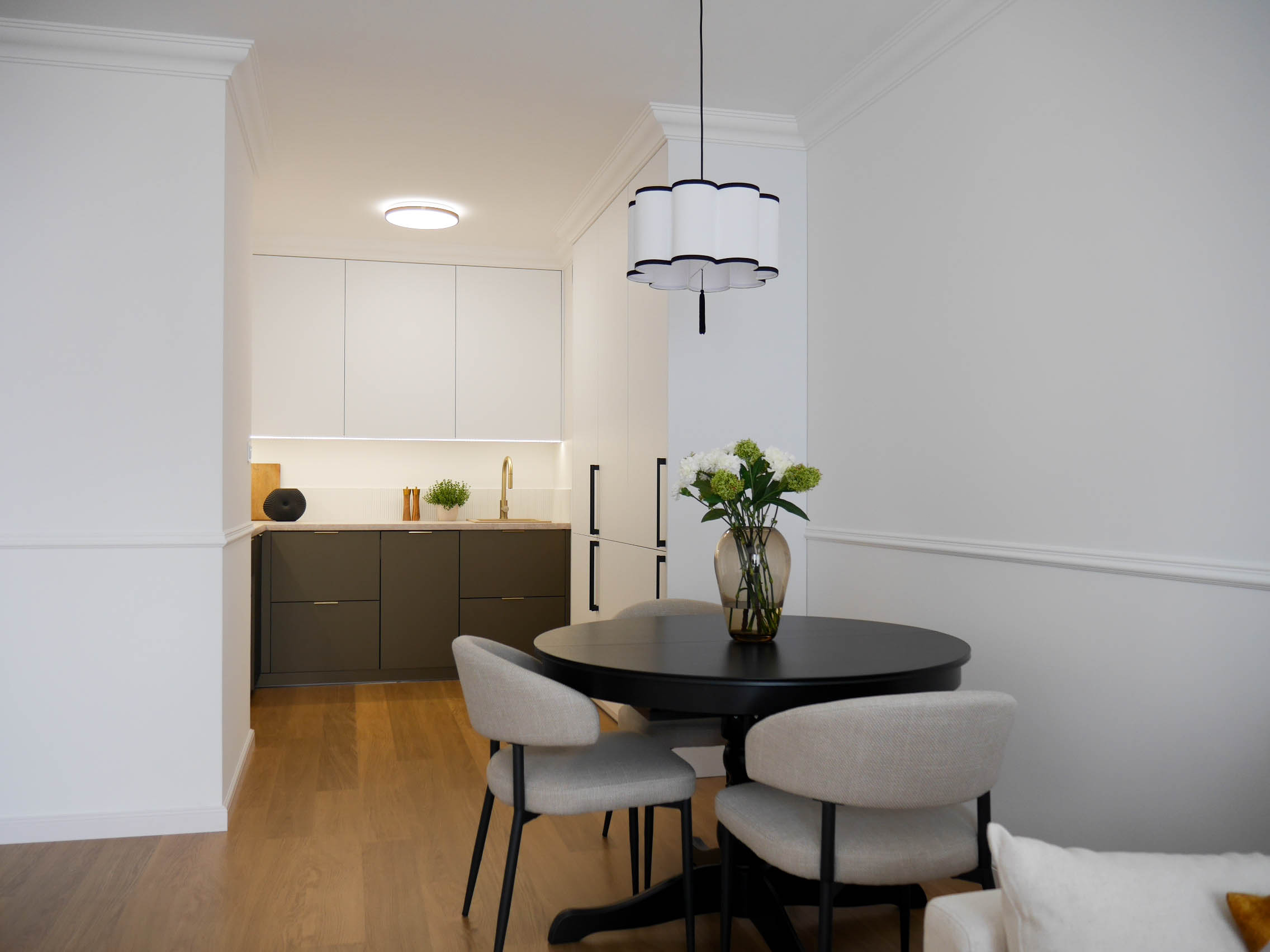 salon z jadalnią konin